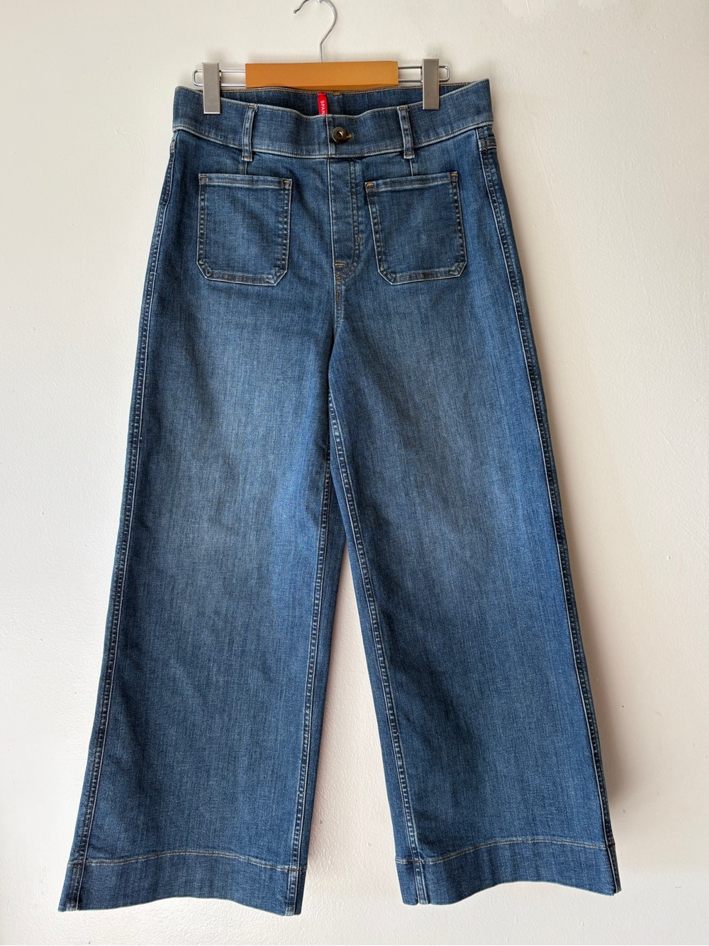 SPANX Shape Everywear Cropped Wide Leg Patch Pocket Jeans Size Medium Casual - Picture 3 of 12